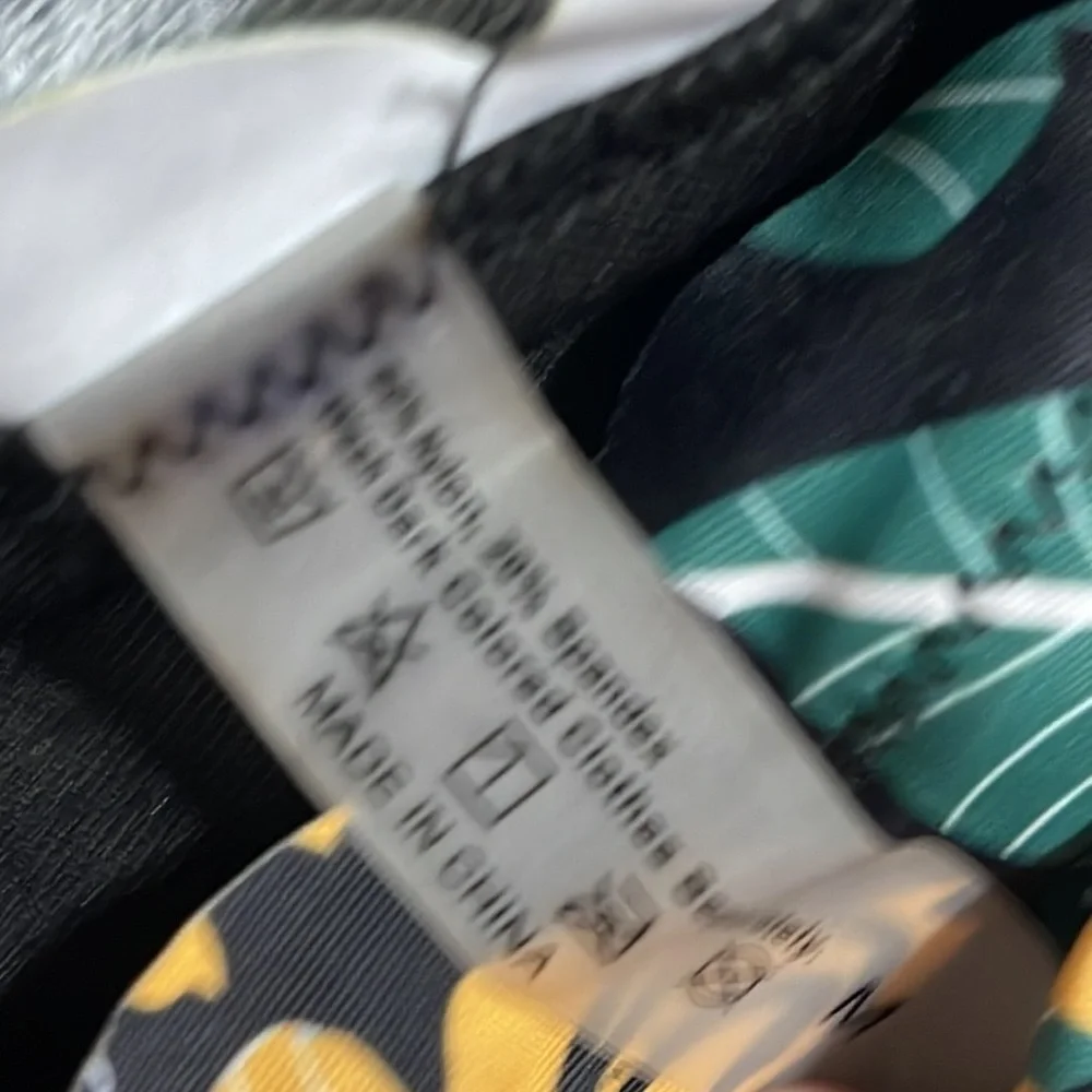 NWOT scalloped swim bottoms M